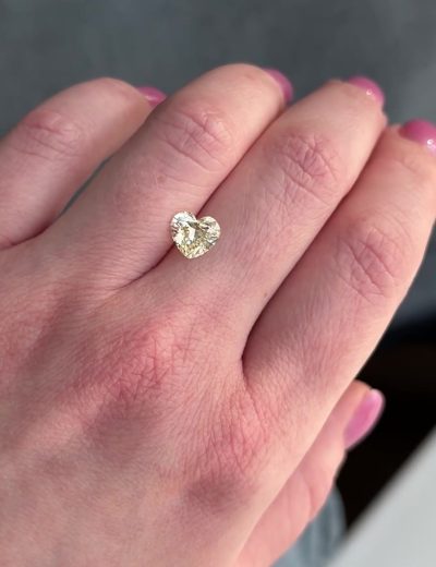Бриллиант сердце 2.02 ct O-P/VS2