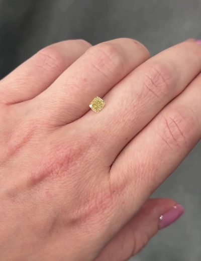 Бриллиант кушон 0.74 ct Fancy Yellow/VVS1