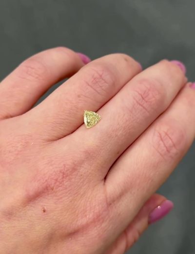 Бриллиант триллион 1.14 ct Fancy Light Yellow/VS1