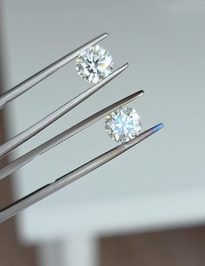 Пара бриллиантов круг 1.07 ct M/VS1, 1.04 ct N/VS1