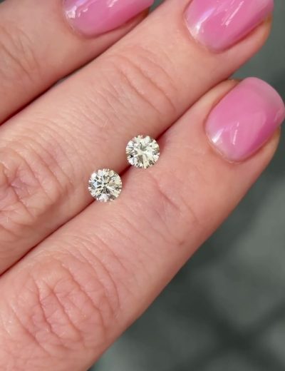 Пара бриллиантов круг 0.53 ct O-P/VS2, 0.55 ct O-P/SI2