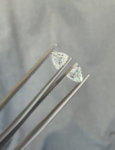 Пара бриллиантов триллион 0.29 ct G/SI2, 0.30 ct F/SI1
